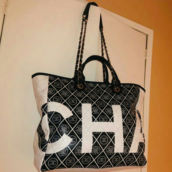 CHANEL Handbags - Chanel cc prints leather